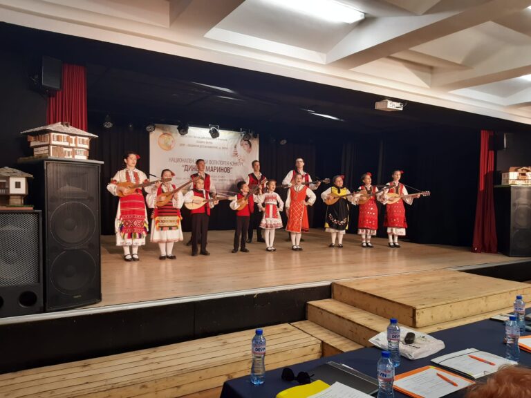 награди от Национален детски фолклорен конкурс „Диньо Маринов“ в град Варна