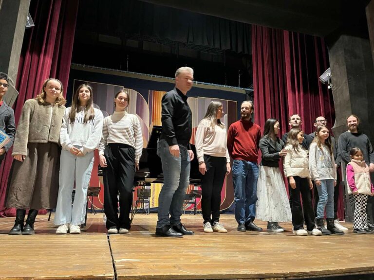 МАЙСТОРСКИ КЛАС С ПИАНИСТА ГЕОРГИ ЧЕРКИН